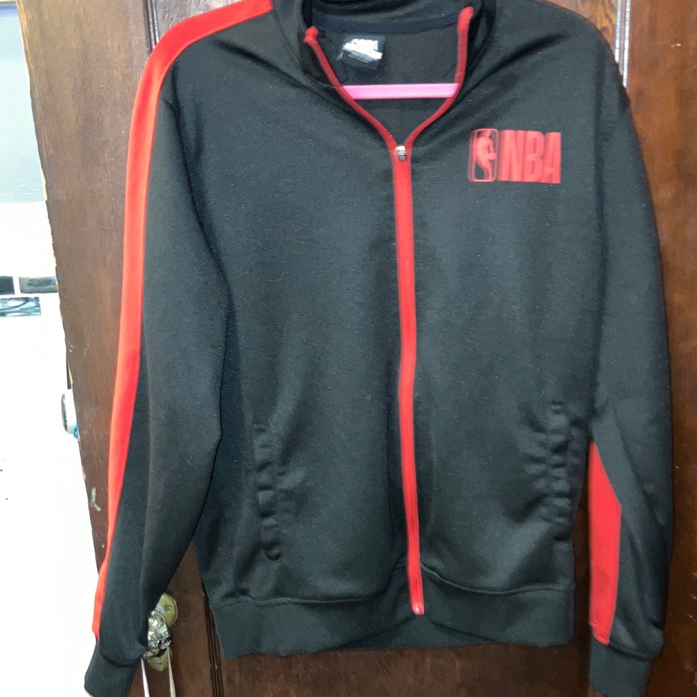 NBA MENS BLACK W RED LETTERING  MEDIUM TRACK FULL ZIP  JACKET
